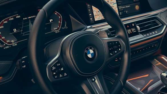 BMW X6 M50i, спортивная коробка передач Steptronic. BMW X6 M50i, спортивная коробка передач Steptronic.