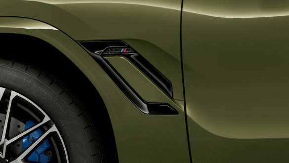 Боковые решетки M модели BMW X6 M Competition Боковые решетки M модели BMW X6 M Competition F96, специальное лакокрасочное покрытие зеленого цвета Urban из линейки BMW Individual, SUV, экстерьер