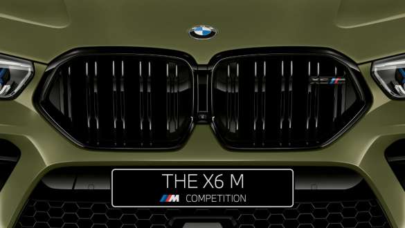 Решетка радиатора M модели BMW X6 M Competition Решетка радиатора M, BMW X6 M Competition F96 2020 МГ, специальное лакокрасочное покрытие зеленого цвета Urban из линейки BMW Individual, SUV, экстерьер