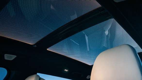 Автомобиль BMW X7 M с панорамной стеклянной крышей Sky Lounge Автомобиль BMW X7 M, салон с панорамной стеклянной крышей Sky Lounge, G07