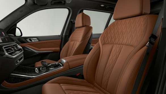 Автомобиль BMW X7 M с расширенным пакетом кожаных деталей отделки Merino из линейки BMW Individual Автомобиль BMW X7 M, салон с расширенным пакетом кожаных деталей отделки Merino из линейки BMW Individual, G07