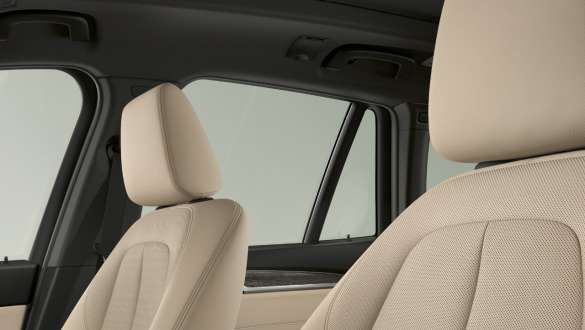 Кожа Dakota с перфорацией | цвета Oyster и Grey. BMW X1, интерьер: обивка кожей Dakota с перфорацией цвета Oyster и Grey.