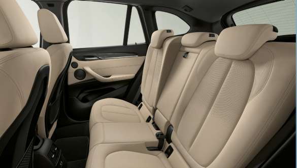 BMW X1, регулируемые задние сиденья. BMW X1, интерьер: версия с регулируемыми задними сиденьями.