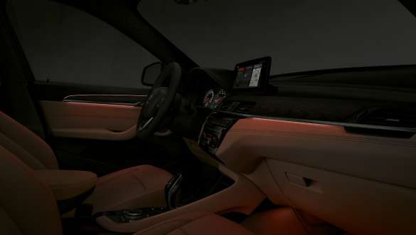 BMW X1, пакет световых приборов. BMW X1, интерьер с активированным пакетом световых приборов