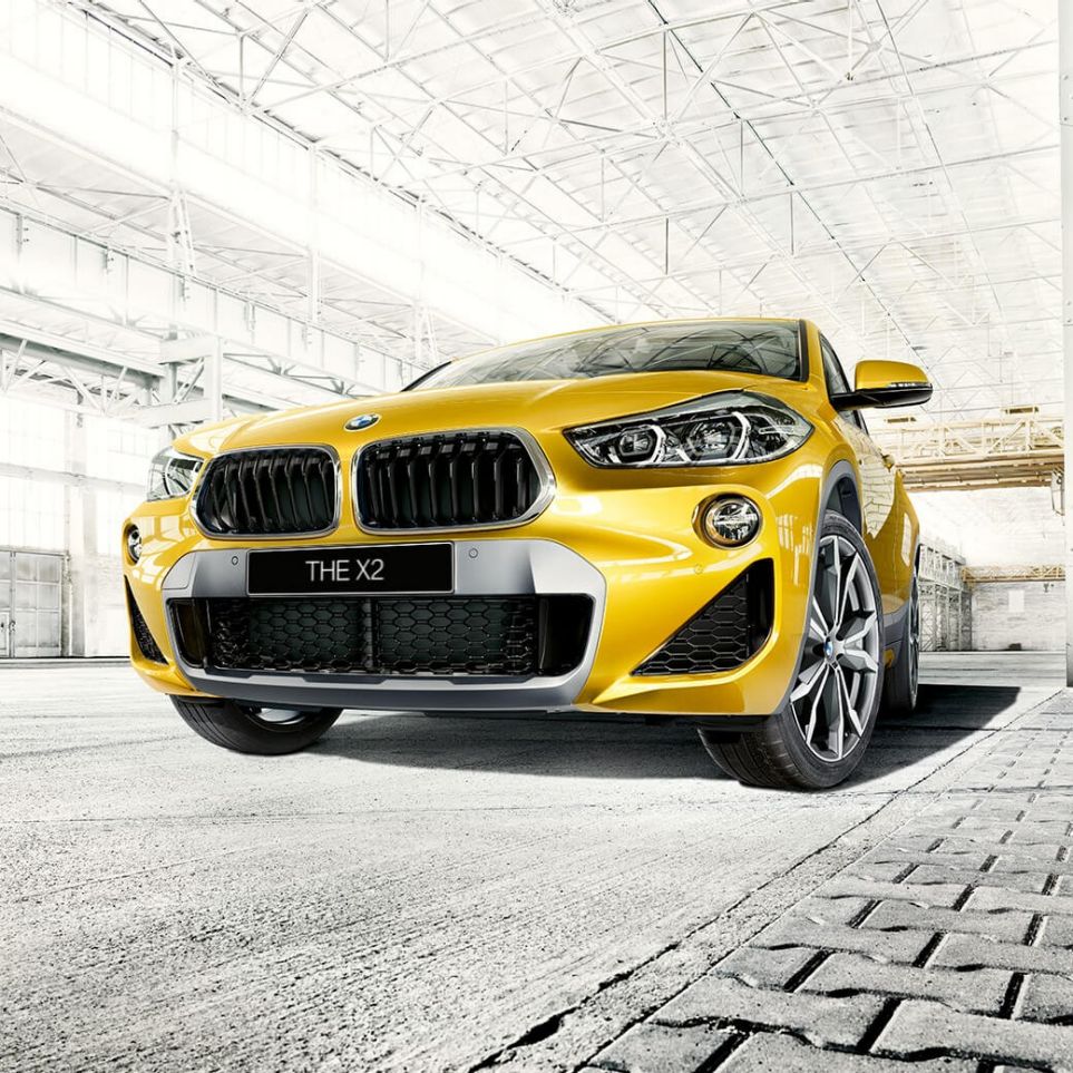 Двойная решетка радиатора BMW X2 F39 BMW X2 2018 F39 Galvanic Gold metallic, передний план, двойная решетка радиатора