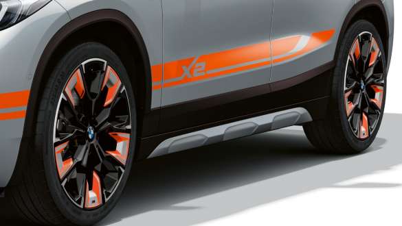 Боковые пороги BMW X2 F39. Боковые пороги BMW X2 F39, гальваническое покрытие золотой металлик.