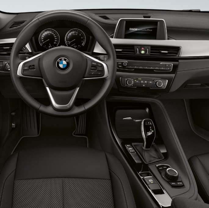 BMW X2 sDrive20i model Advantag, салон. BMW X2 sDrive20i модель Advantage F8 2018 дизайн салона.