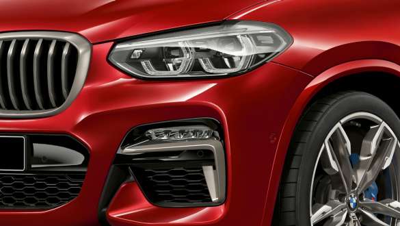 BMW X4, адаптивные светодиодные фары и воздухозаборники BMW X4 M40i G02 Flamenco Red, BMW X4, адаптивные светодиодные фары и воздухозаборники, крупный план спереди