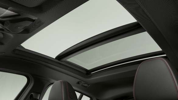 Panorama glass roof BMW X4 SUV G02 Panorama glass roof BMW X4 SUV G02 2018 interior