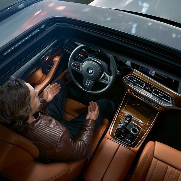 Панорамная стеклянная крыша BMW X5. BMW X5 G05 Mineral White metallic, панорамная стеклянная крыша, вид с высоты птичьего полета