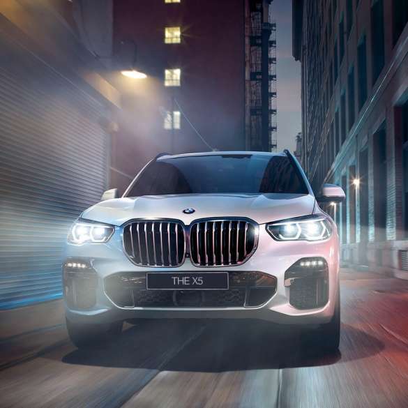BMW X5 вид спереди BMW X5 G05 Mineral White metallic, вид спереди