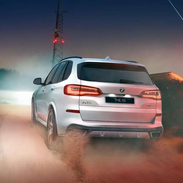 BMW X5 xDrive40i вид сзади BMW X5 xDrive40i G05 Mineral White metallic, вид сзади