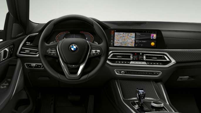 BMW X6 в версии BMW xLine, кокпит Интерьер BMW X6 в версии BMW xLine с фокусировкой на кокпите