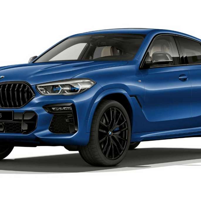 BMW X6 с пакетом M Sport, экстерьер BMW X6 с пакетом M Sport, вид спереди с поворотом в три четверти