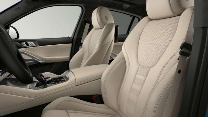 BMW X6 с пакетом M Sport, отделка BMW X6, фотография интерьера с пакетом M Sport и фокусировкой на отделке