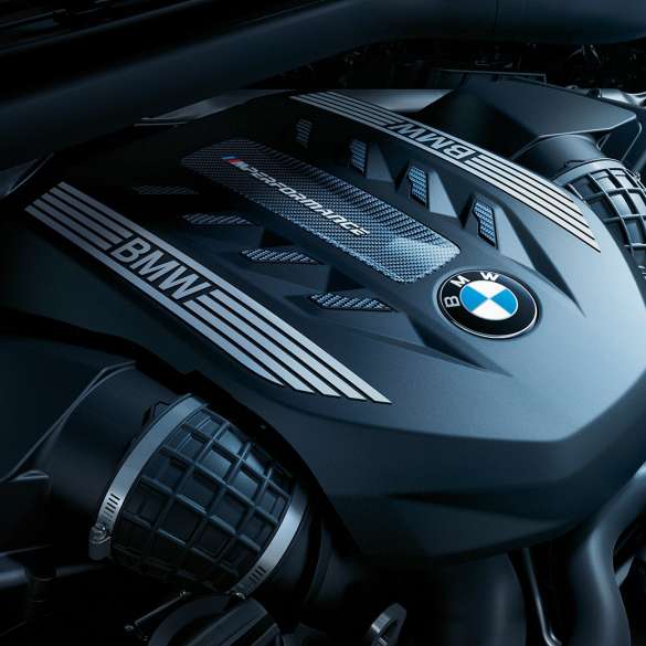 Двигатель BMW X6 Крупный план двигателя BMW X6