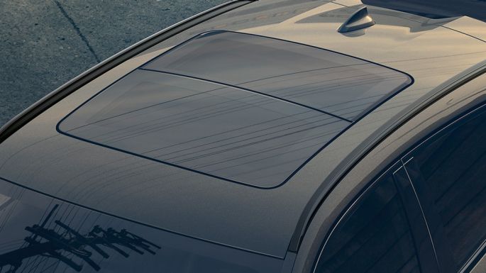 BMW X6, панорамная стеклянная крыша Sky Lounge BMW X6, крупный план панорамной стеклянной крыши Sky Lounge