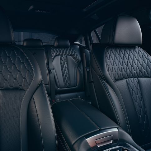 BMW X6, отделка BMW X6, фотография интерьера с фокусом на отделке