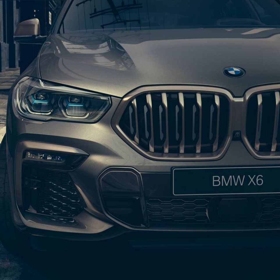 Крупный план BMW X6 с фокусировкой на лазерные фары BMW Laserlight