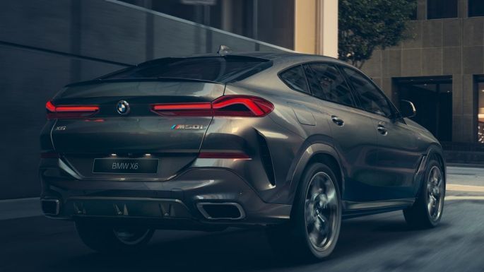 Адаптивная подвеска M Professional BMW X6, вид сзади с поворотом в три четверти