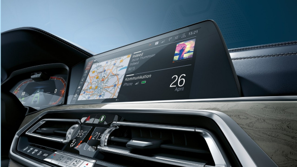 Приборная панель BMW Live Cockpit Professional Приборная панели BMW Live Cockpit Professional, снимок под острым углом