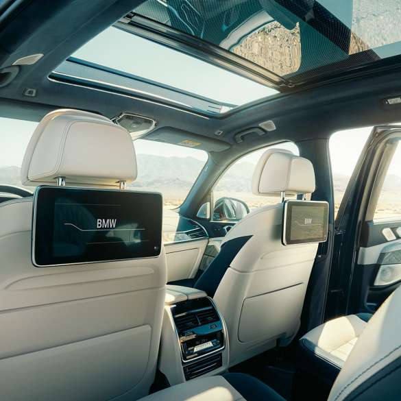 Интерьер BMW X7 Интерьер BMW X7: перспектива с третьего ряда сидений