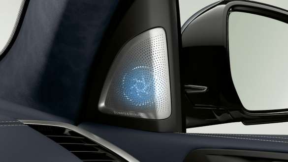 Аудиосистема Bowers & Wilkins Diamond Surround Sound Снимок боковых динамиков аудиосистемы Bowers & Wilkins Diamond Surround Sound