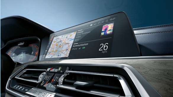 Приборная панель BMW Live Cockpit Professional Приборная панели BMW Live Cockpit Professional, снимок под острым углом