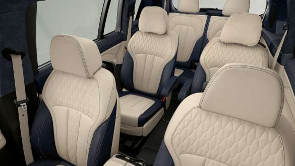 BMW X7 SUV G07 с шестью сиденьями BMW X7 SUV G07 с шестью сиденьями, вид сверху под углом