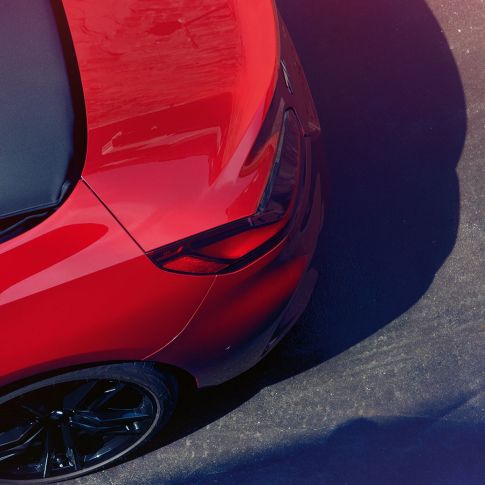 BMW Z4 Roadster, вид сзади, заднее колесо BMW Z4 Roadster, вид сверху и сзади, заднее колесо