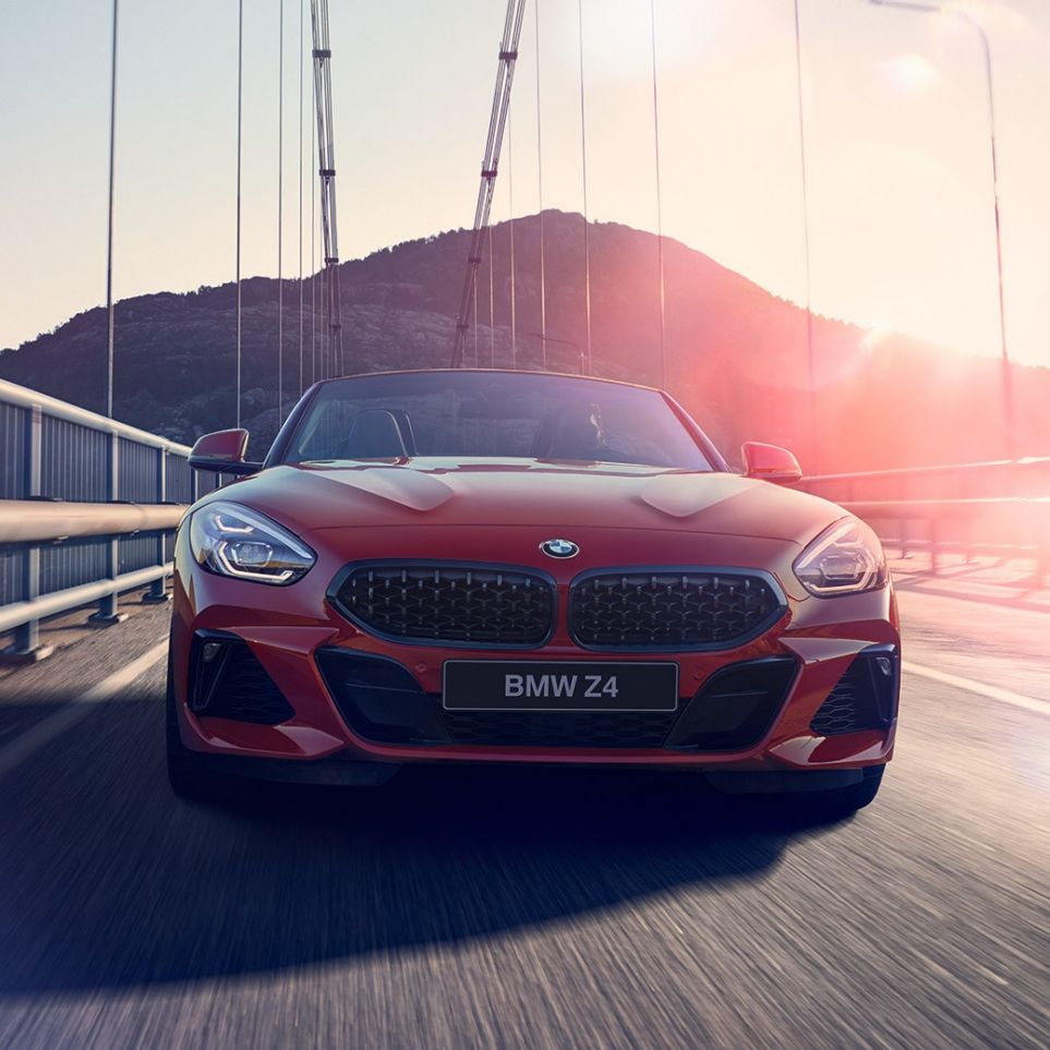 BMW Z4 Roadster на мосту BMW Z4 Roadster на мосту, вид спереди