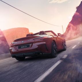 BMW Z4 Roadster, вид сзади BMW Z4 Roadster на сельской дороге, вид сзади