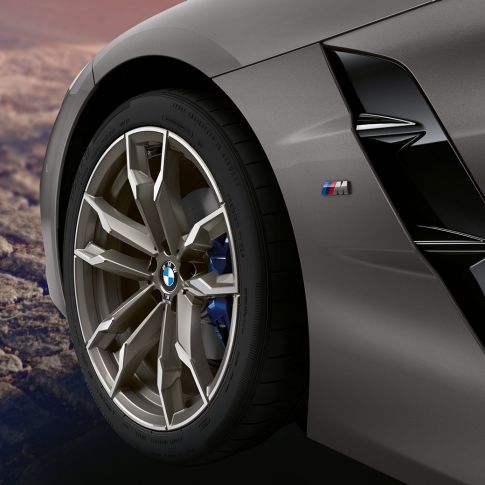 BMW Z4 Roadster, переднее колесо BMW Z4 Roadster в сером цвете, переднее колесо