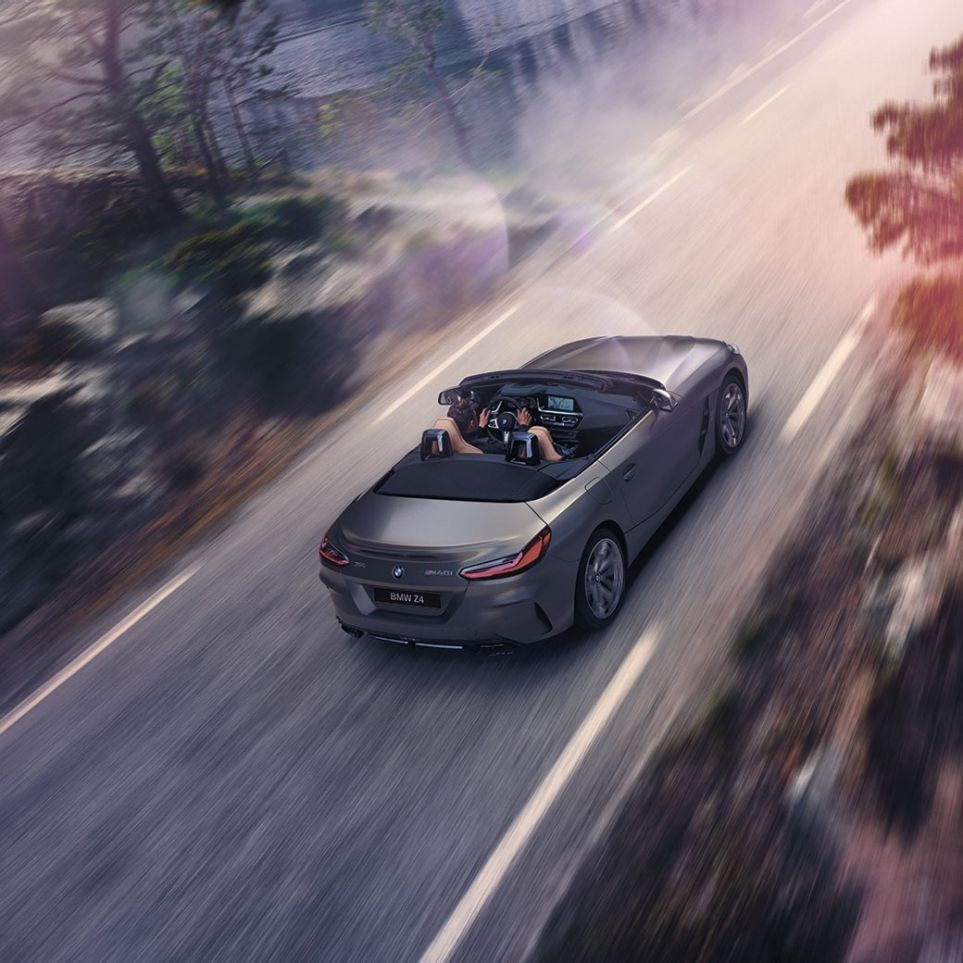 BMW Z4 Roadster, вид сверху Серый BMW Z4 Roadster в движении, вид сверху