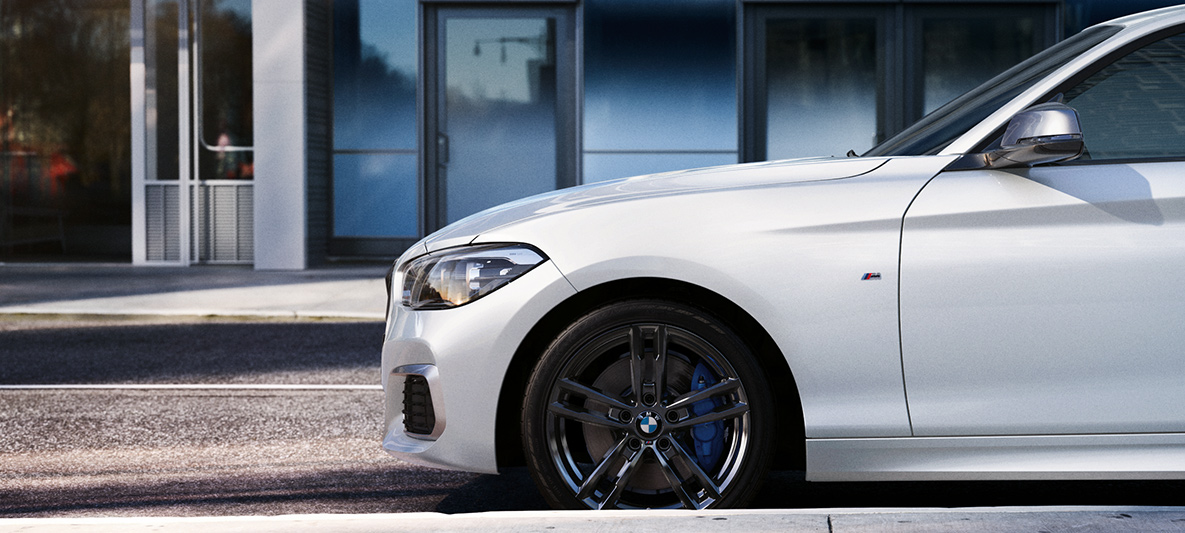 BMW 1 серия вид сбоку BMW 1 серия вид сбоку