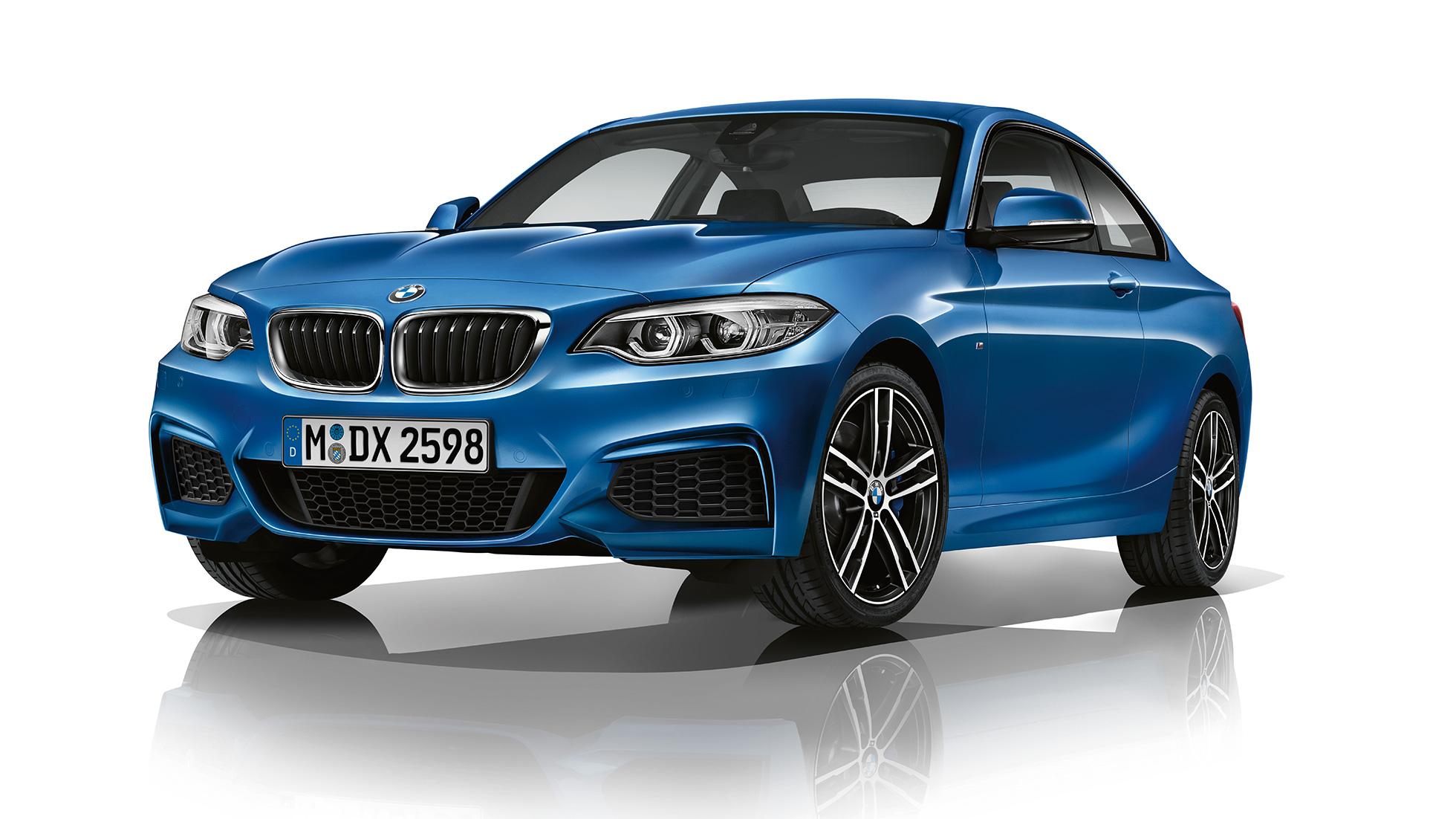 BMW 2 серии Coupe, Модель М, вид спереди с поворотом на три четверти BMW 2 серии Coupe, Модель М, вид спереди с поворотом на три четверти
