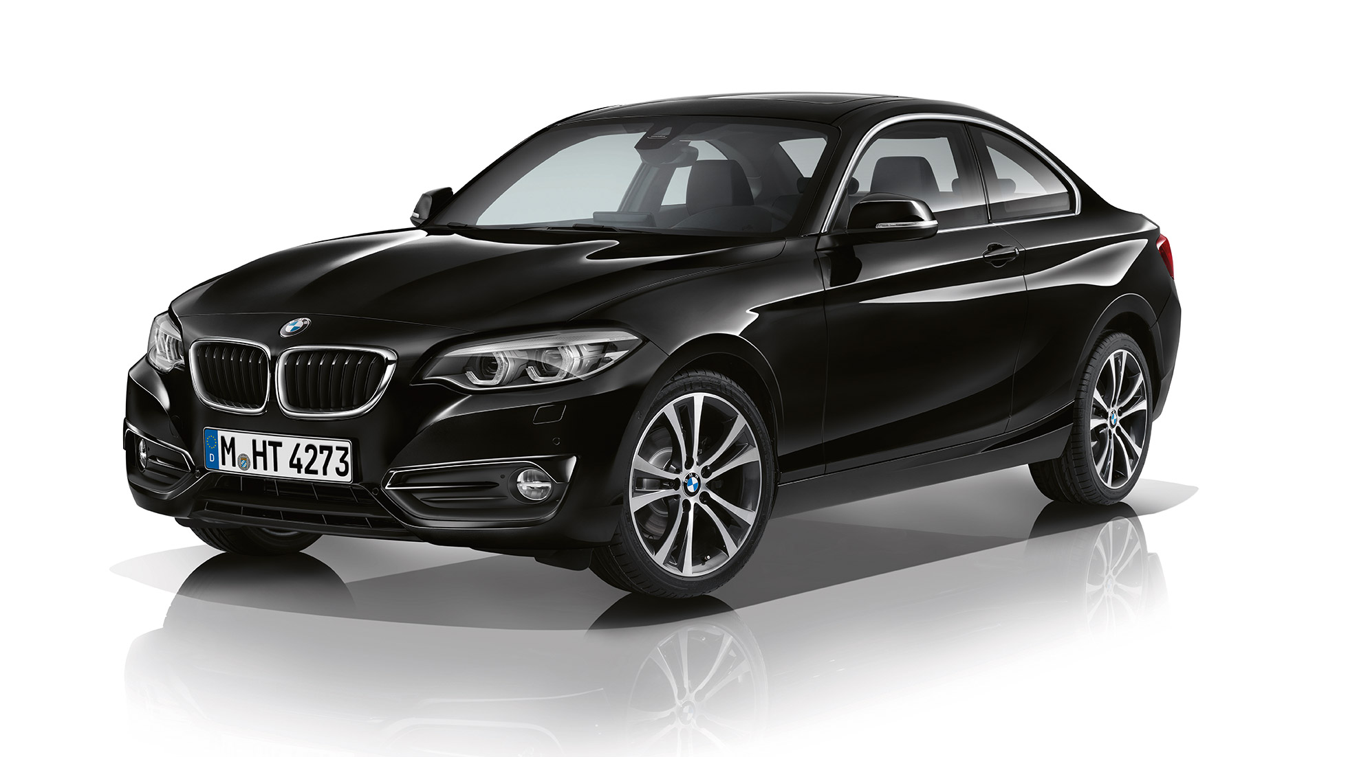 BMW 2 серии Coupe, Модель Sport Line, вид спереди с поворотом на три четверти BMW 2 серии Coupe, Модель Sport Line, вид спереди с поворотом на три четверти