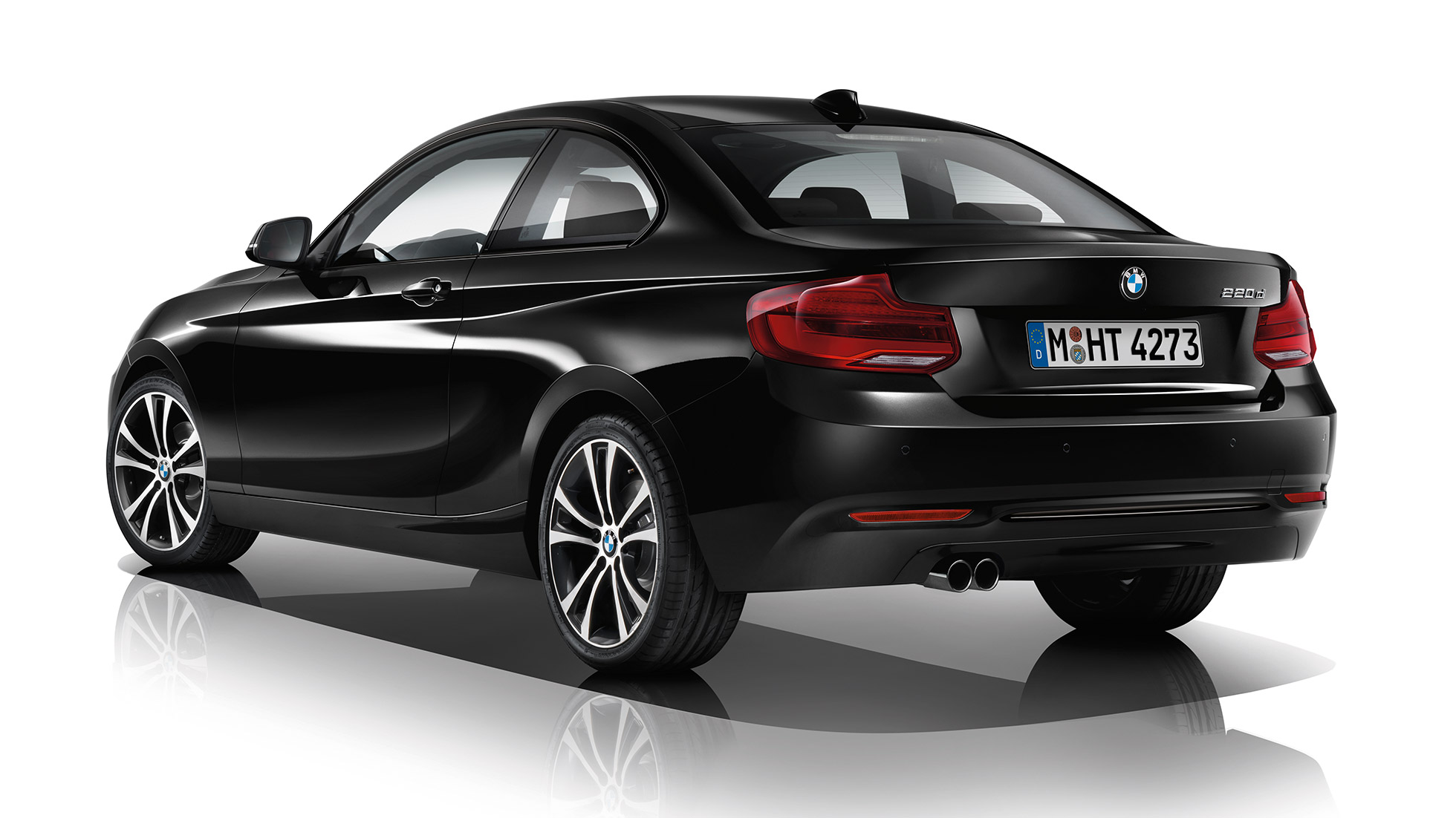 BMW 2 серии Coupe, Модель Sport Line, вид сзади с поворотом на три четверти BMW 2 серии Coupe, Модель Sport Line, вид сзади с поворотом на три четверти