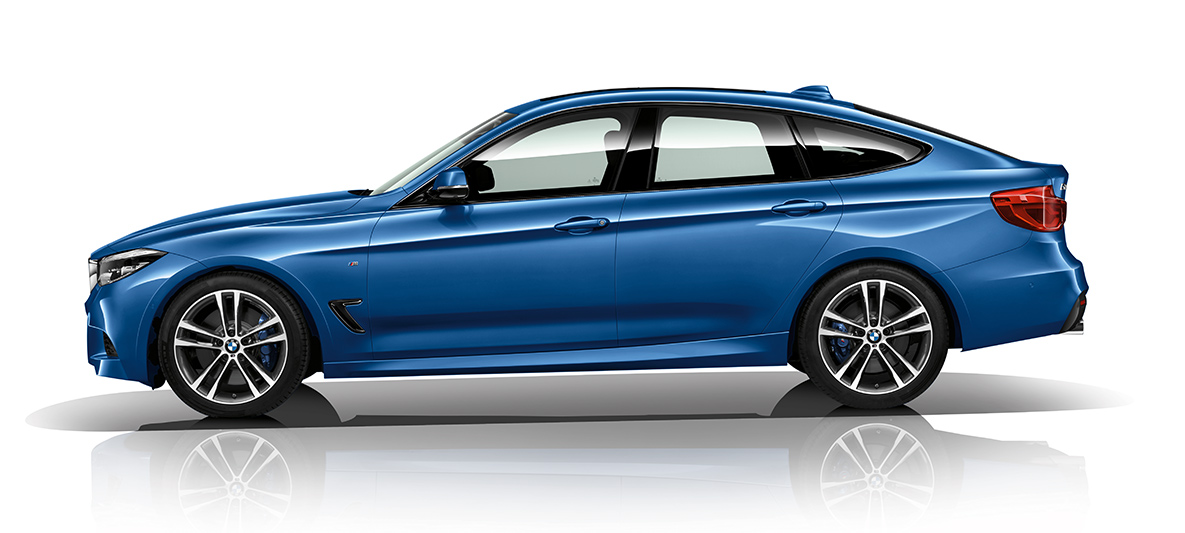 BMW 3 серии Гран Туризмо M Sport, вид сбоку. BMW 3 серии Гран Туризмо M Sport, вид сбоку, синий БМВ.
