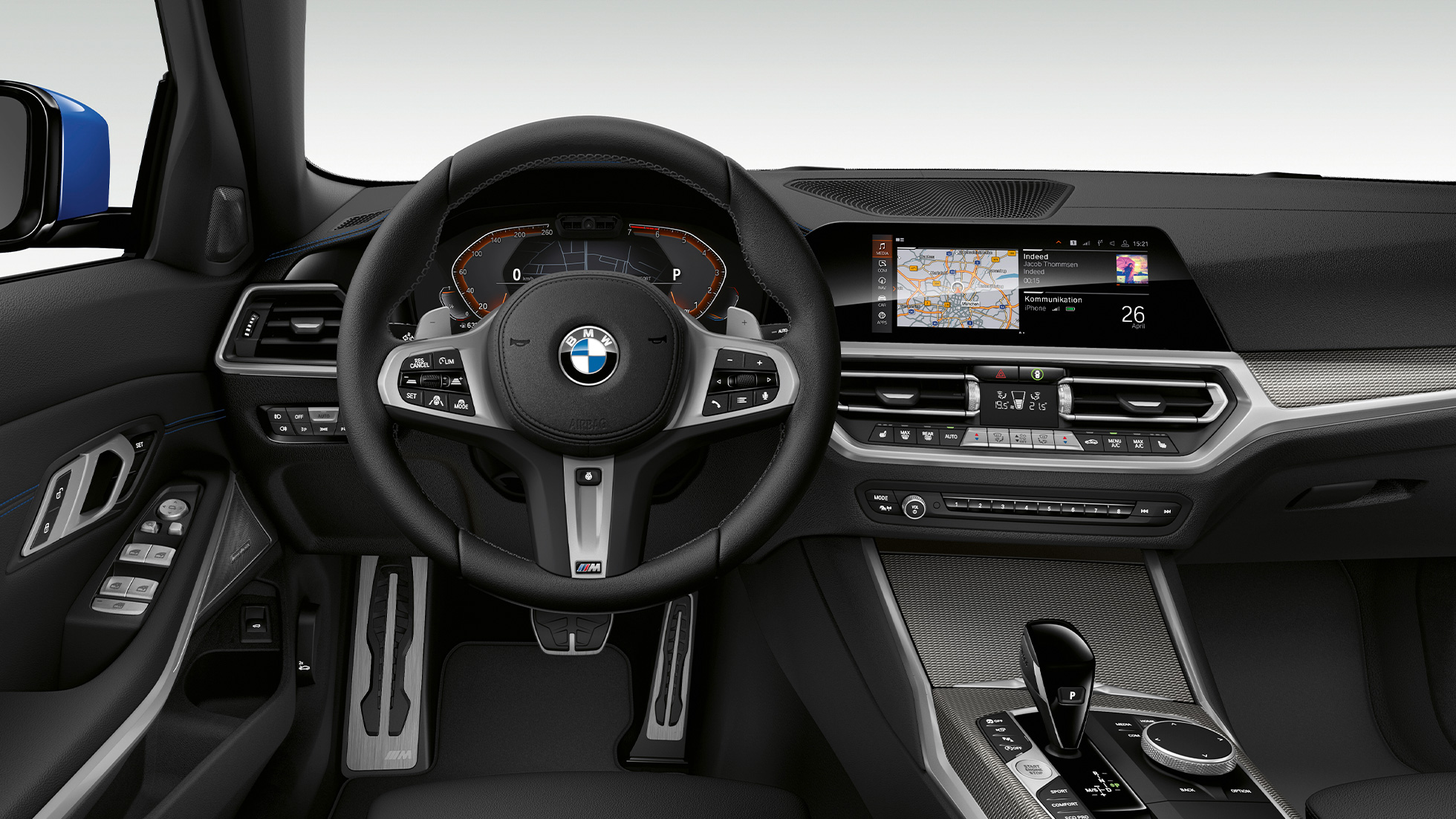 Седан BMW 3 серии M Sport, место водителя Крупный план места водителя седана BMW 3 серии M Sport.