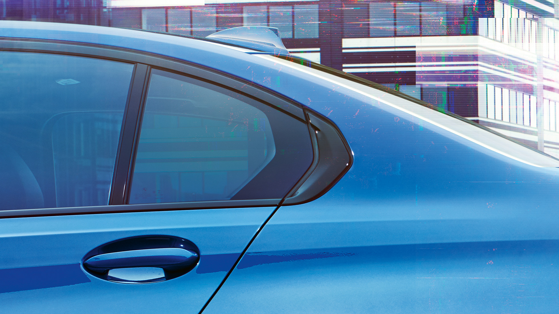 Седан BMW 3 серии, изгиб Хофмайстера Lateral detail view of the rear window with Hofmeister kink.