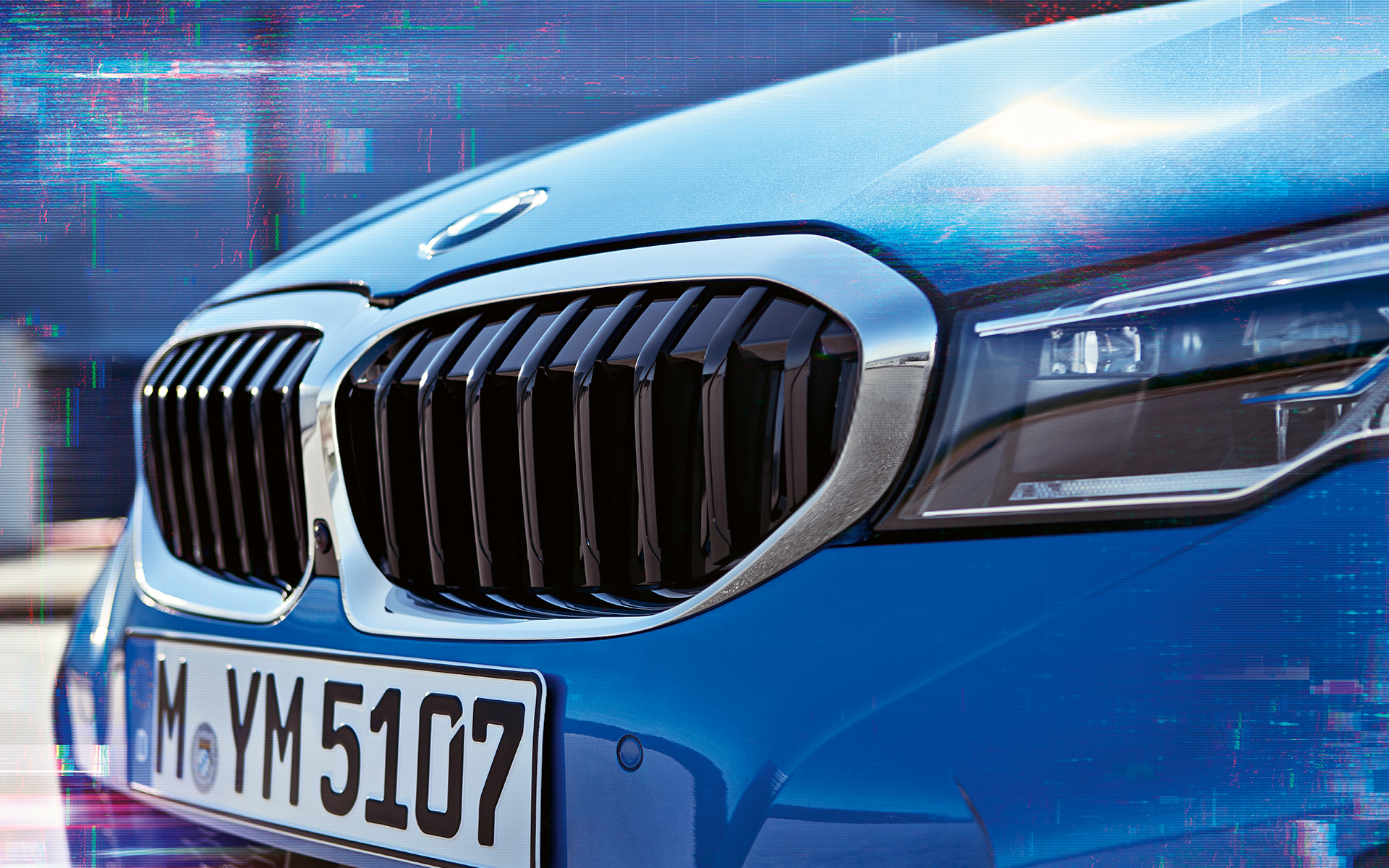 Крупный план вида сбоку BMW 3 серии (G20), двойная решетка радиатора.