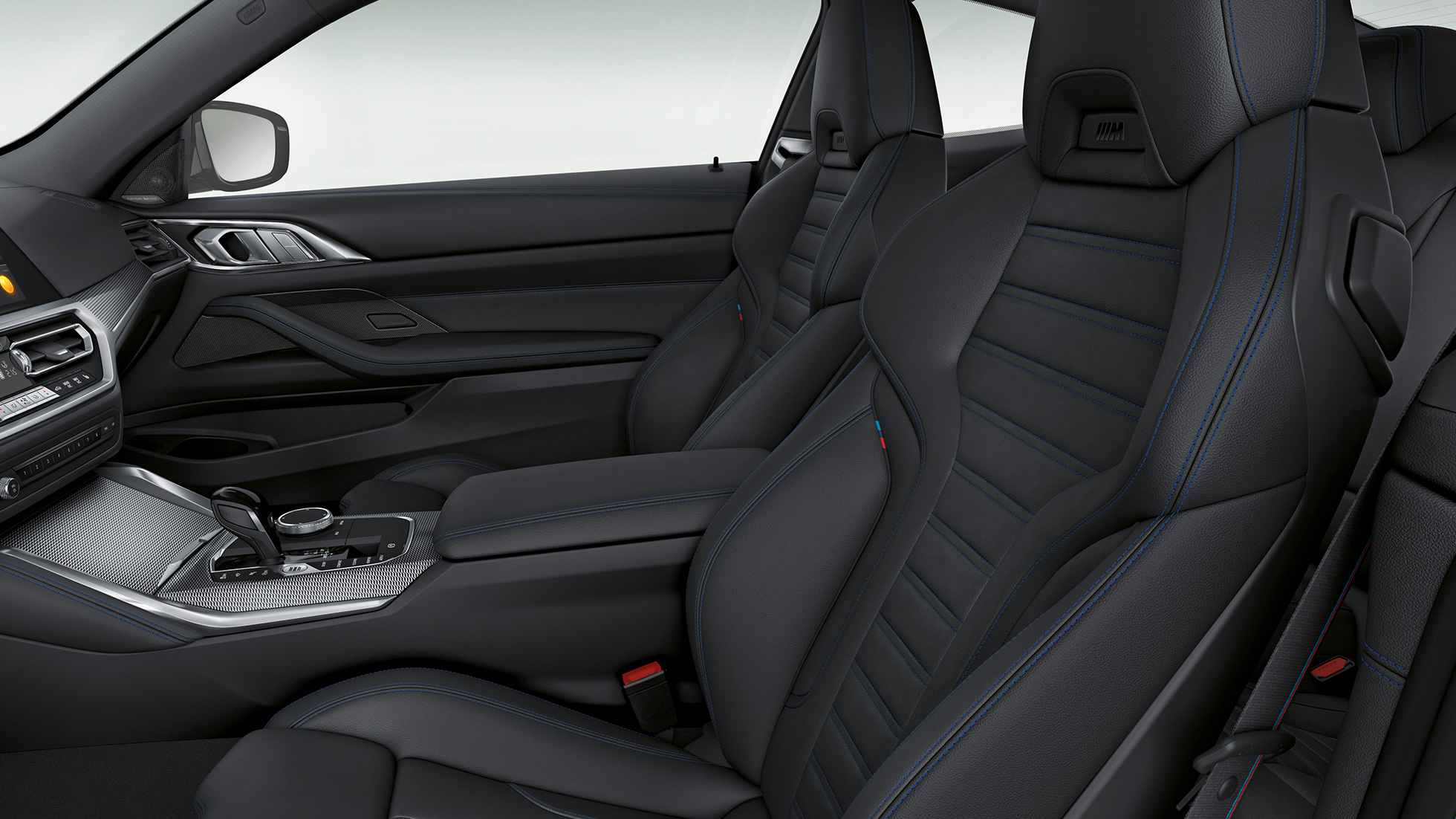 Место водителя BMW 4 серии Coupe G22 2020 года с пакетом M Sport BMW 4 серии Coupe G22 2020 года с пакетом M Sport, интерьер, место водителя