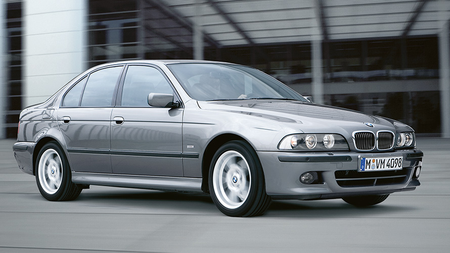 BMW 5 серии (E39) Вид сбоку в три четверти в статике BMW 5 серии (E39) Вид сбоку в три четверти в статике