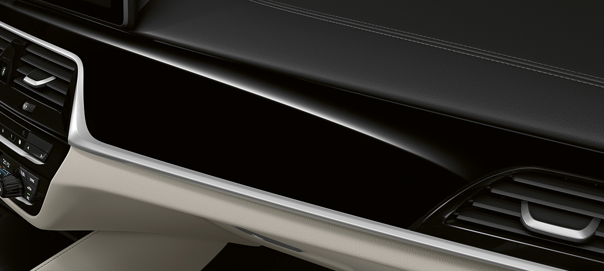 Декоративные планки «Черный рояльный лак» BMW Individual для модели BMW 6 серии GT G32 2020 года Декоративные планки «Черный рояльный лак» BMW Individual для модели BMW 6 серии GT G32 2020 года, интерьер, место водителя