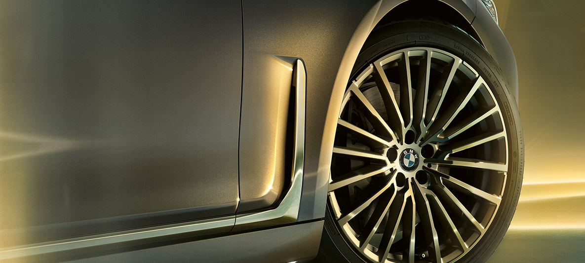 BMW 7 Series Sedan wheels with multi-spoke design BMW 7 Series Sedan: close-up of wheels with multi-spoke design