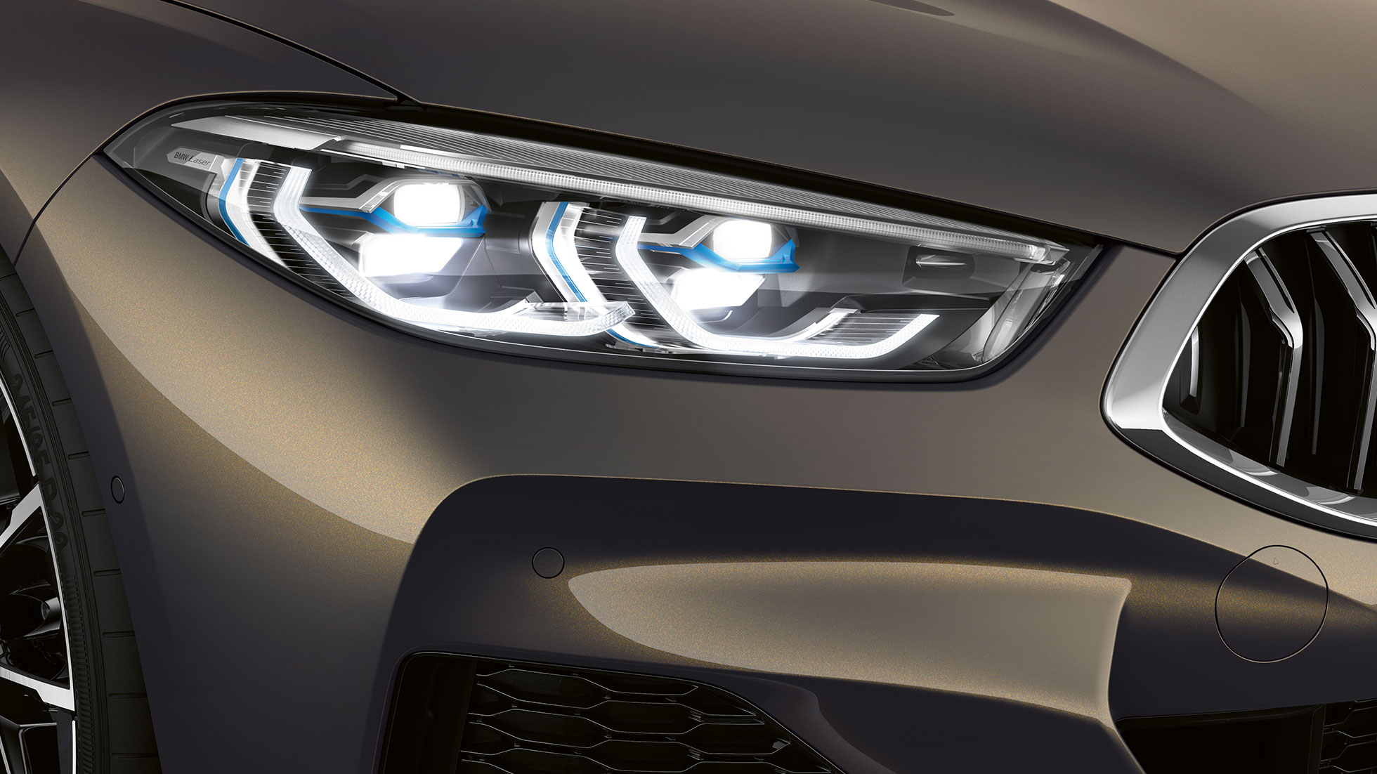 BMW M850i xDrive, металлик Серый Дравит, лазерные фары BMW Laserlight, вид слева. BMW M850i xDrive, металлик Серый Дравит, лазерные фары BMW Laserlight, вид слева.