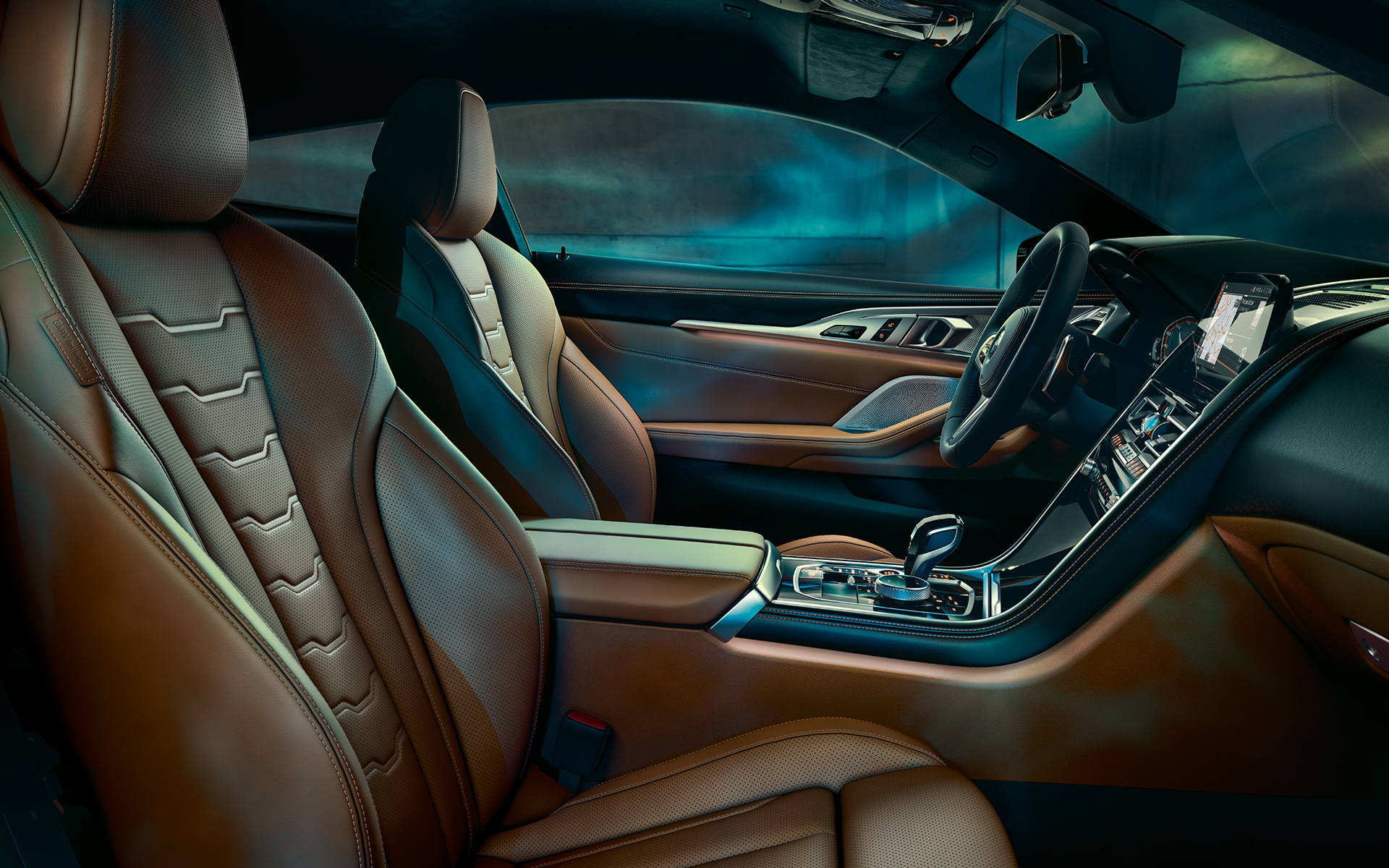 BMW 8 серии Coupe, интерьер Интерьер BMW 8 серии Coupe, с фокусом на кокпит.