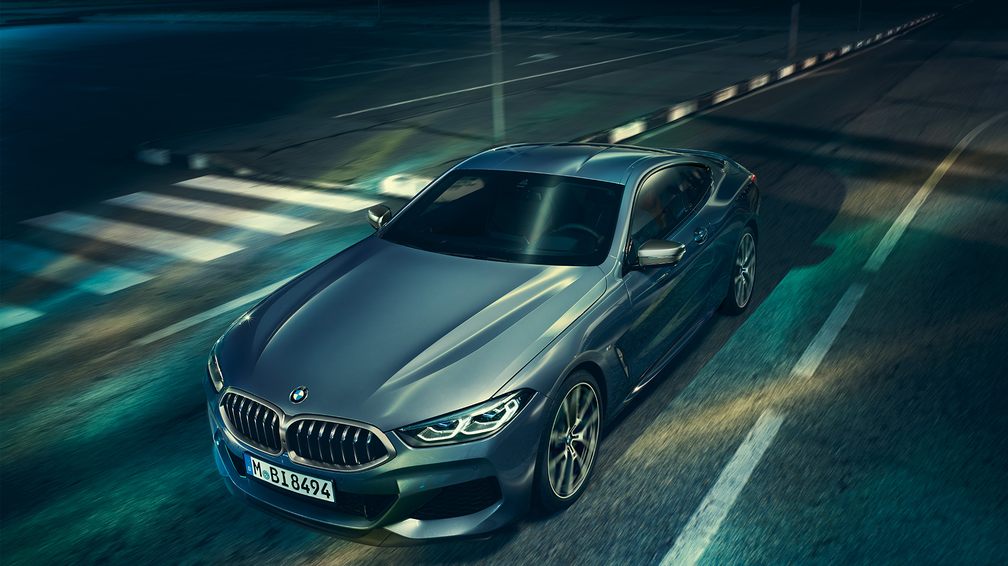 BMW 8 серии Coupe, вид на три четверти BMW 8 серии Coupe, вид на три четверти, вид на капот