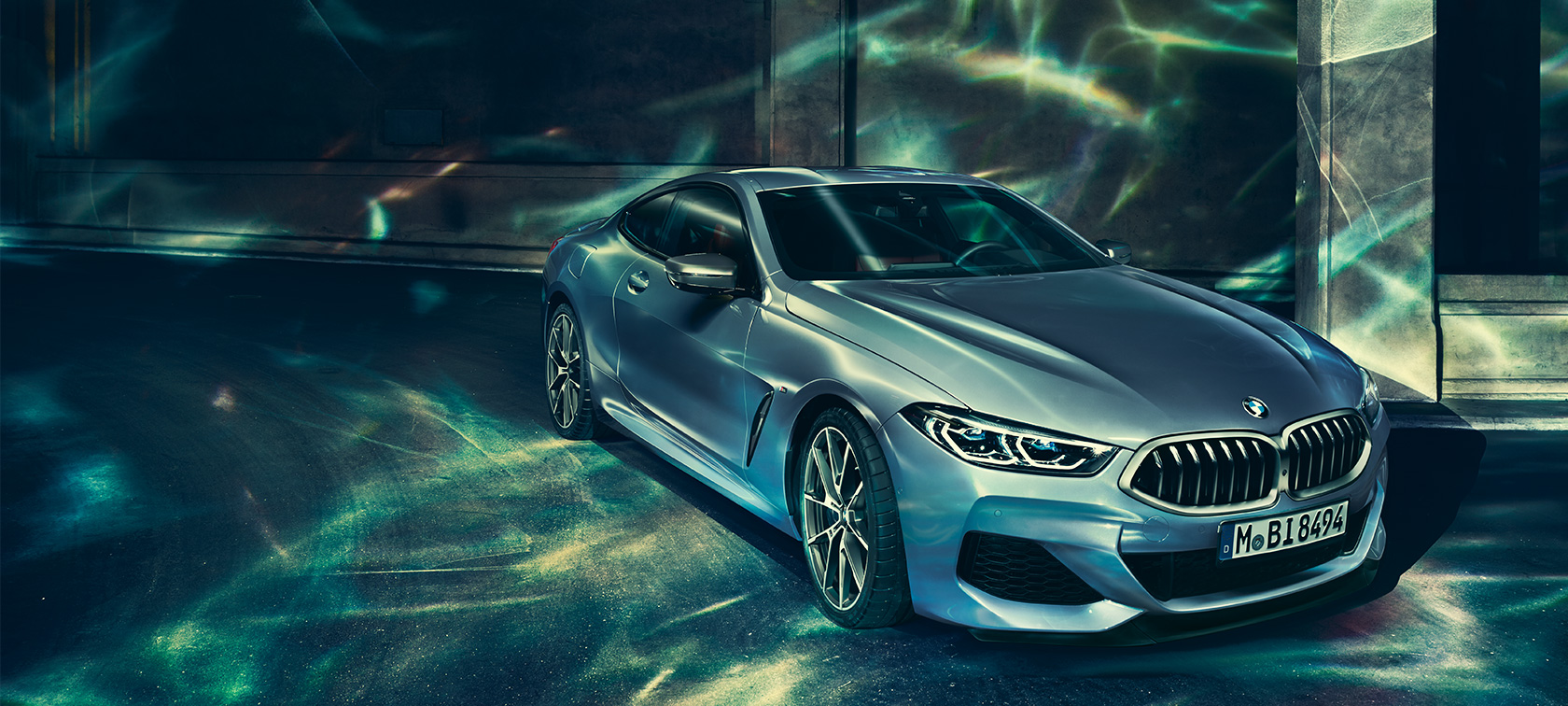 Новая BMW 8 Coupe, вид спереди с поворотом на три четверти. Новая BMW 8 Coupe 2019, вид спереди с поворотом на три четверти, БМВ.